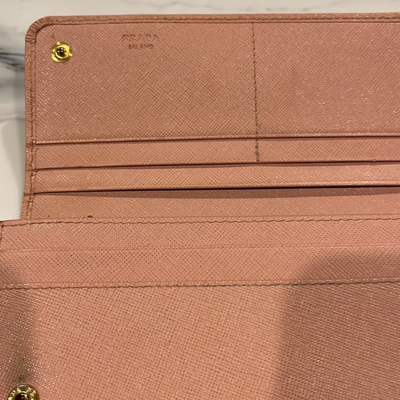 Prada light pink bow wallet!  Nice condition. Double button. Authentication Inc - Picture 9 of 16